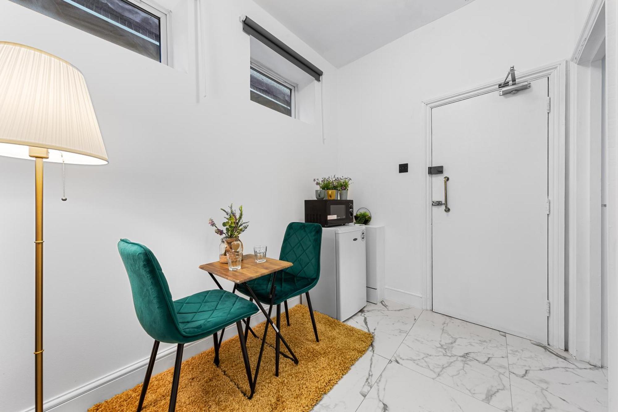 Appartamento Serviced Modern Flat - Sleeps 2 - Good Links To King Cross, Euston, Finchley Road Station - Nw3 Londra